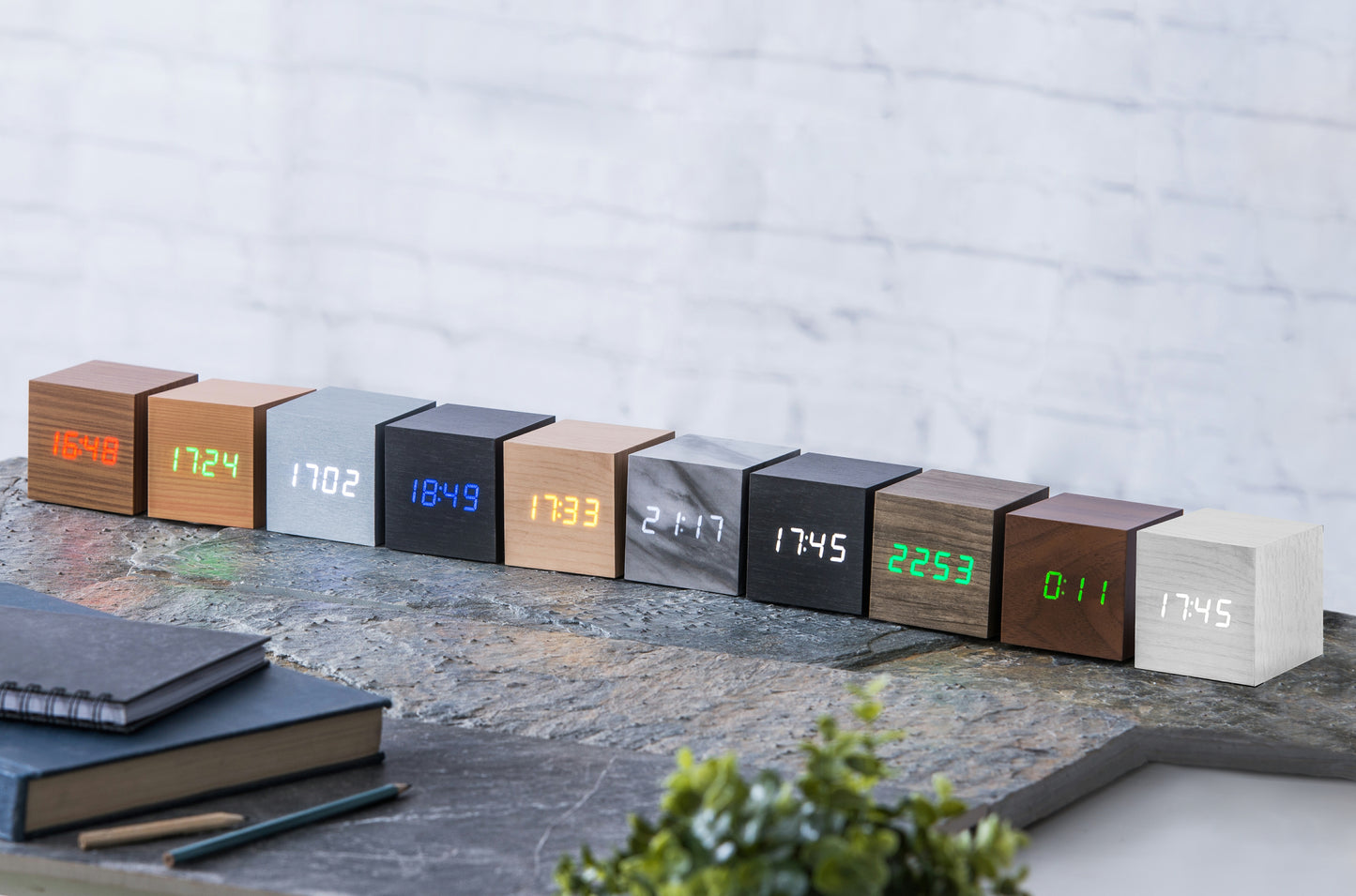 Cube Click Clock Black