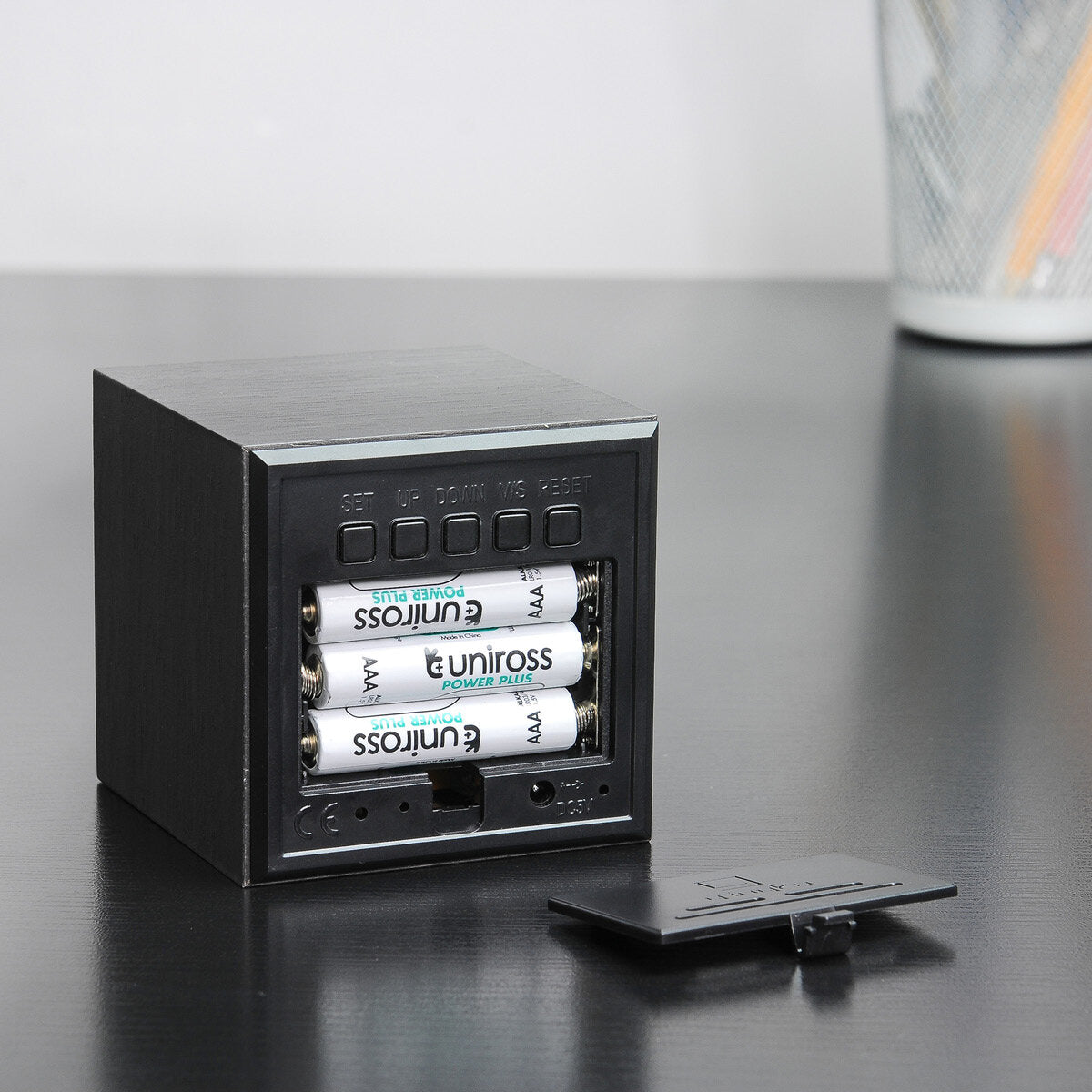 Cube Click Clock Black
